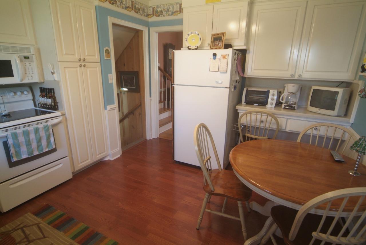 1605 Wilbur Road Southwest Roanoke, VA 24015 - Photo 8 of 12 Kitchen