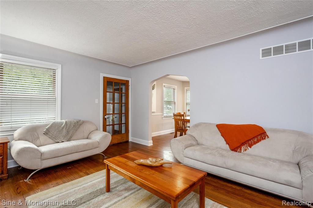 1308 Hampton Road Grosse Pointe, MI 48236 - Photo 12 of 36