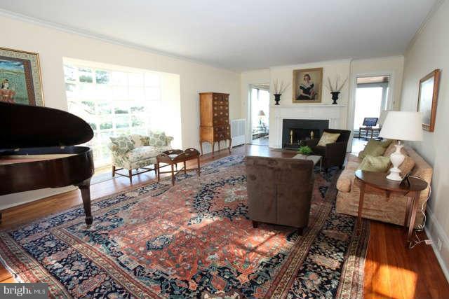 819 Hillside Road Lutherville-Timonium, MD 21093 - Photo 5 of 30 Living Room