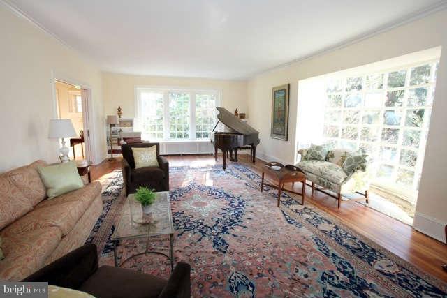 819 Hillside Road Lutherville-Timonium, MD 21093 - Photo 6 of 30 Living Room