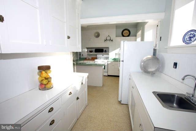 819 Hillside Road Lutherville-Timonium, MD 21093 - Photo 10 of 30 Kitchen