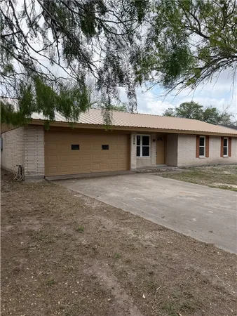 $175,000 | 1404 Yellowstone Drive, Beeville, TX 78102