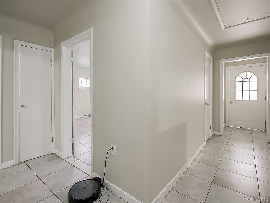 25323 Orchard Lake Road Farmington, MI 48336 - Photo 8 of 42