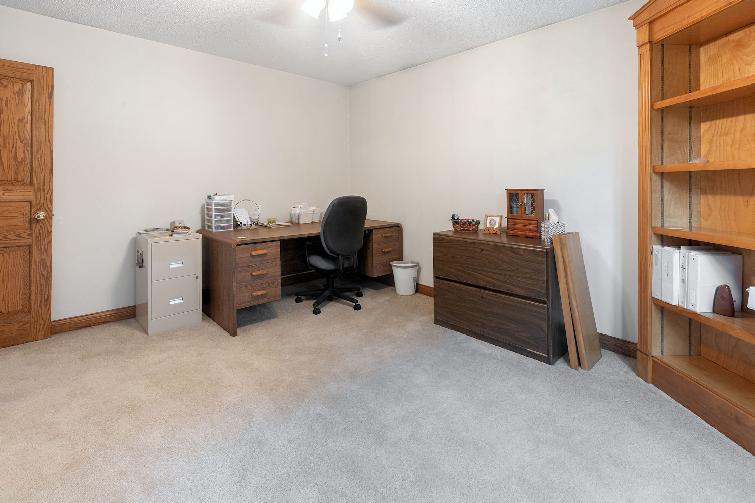 5857 South Brooklyn Road Rochelle, IL 61068 - Photo 22 of 31 a livingroom with workspace and a window