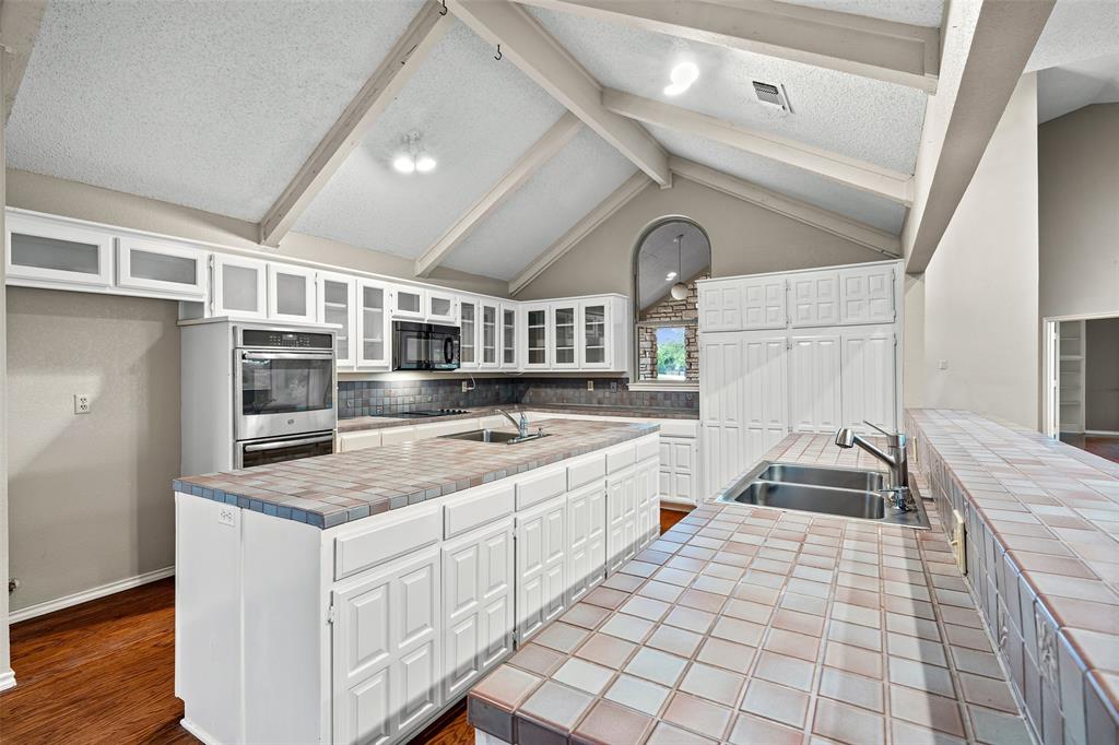 10100 Ravenswood Road Granbury, TX 76049 - Photo 12 of 40