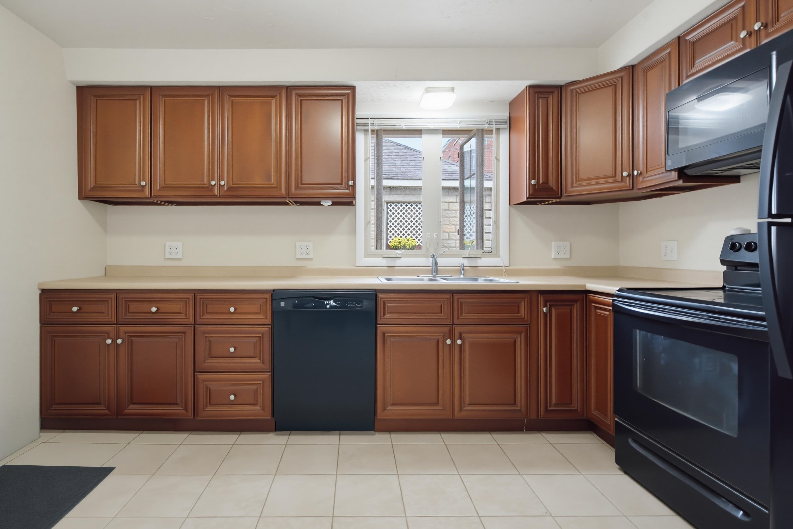 46 Myrtle Street Manchester, NH 03101 - Photo 7 of 33 Gallery Image 7