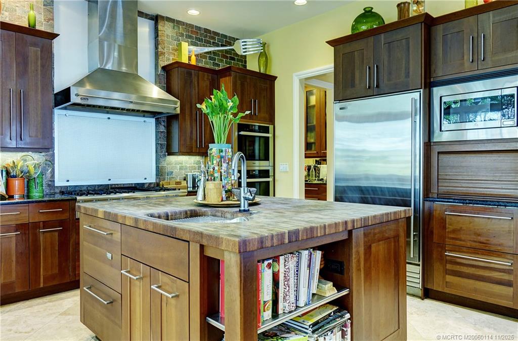 31 North River Road Stuart, FL 34996 - Photo 17 of 91 a kitchen with a table and chairs