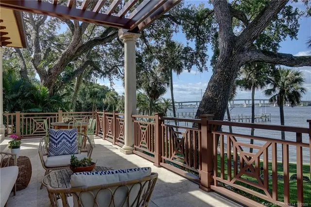 $5,999,998 | 31 North River Road, Stuart, FL 34996