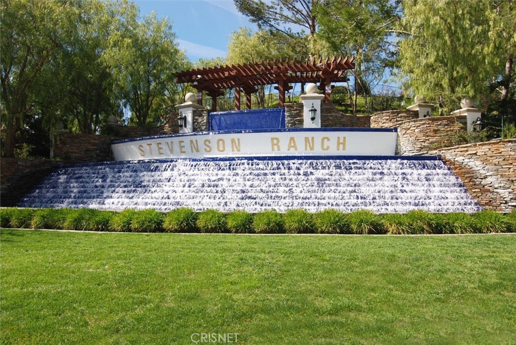 a view of house with a yard