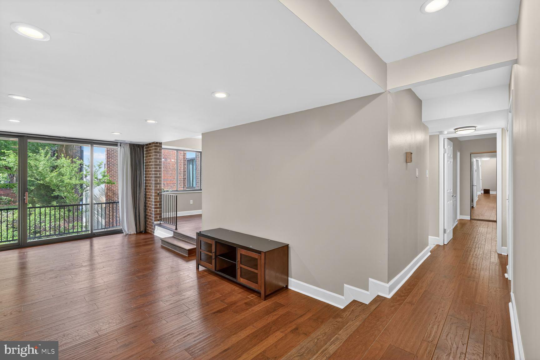 2004 Coleridge Drive, Unit 20201 Silver Spring, MD 20902 - Photo 2 of 26