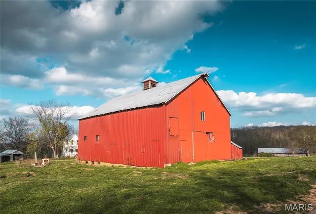 $1,443,850 | 32271 Maries Road 213, Vienna, MO 65582