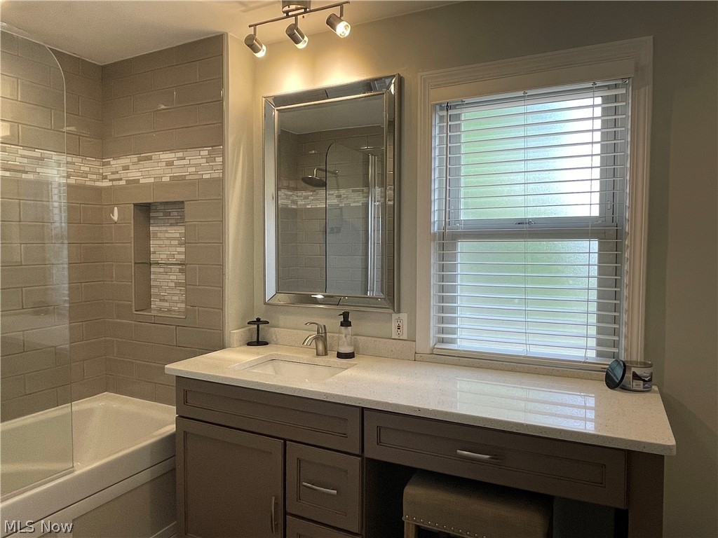 3925 Lansdale Road Cleveland, OH 44118 - Photo 17 of 25 Gallery Image 17
