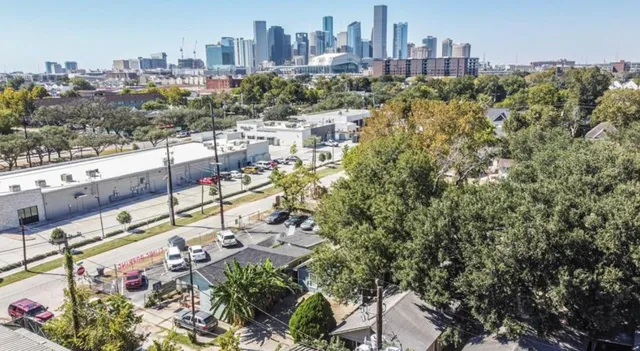 $400,000 | 305 North Ennis Street, Houston, TX 77003