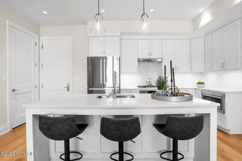 $6,400 | 88 South Water Street, Unit 202, Greenwich, CT 06830