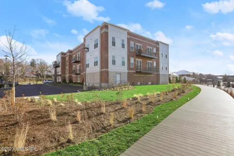 $6,400 | 88 South Water Street, Unit 202, Greenwich, CT 06830