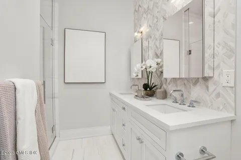 $6,400 | 88 South Water Street, Unit 202, Greenwich, CT 06830