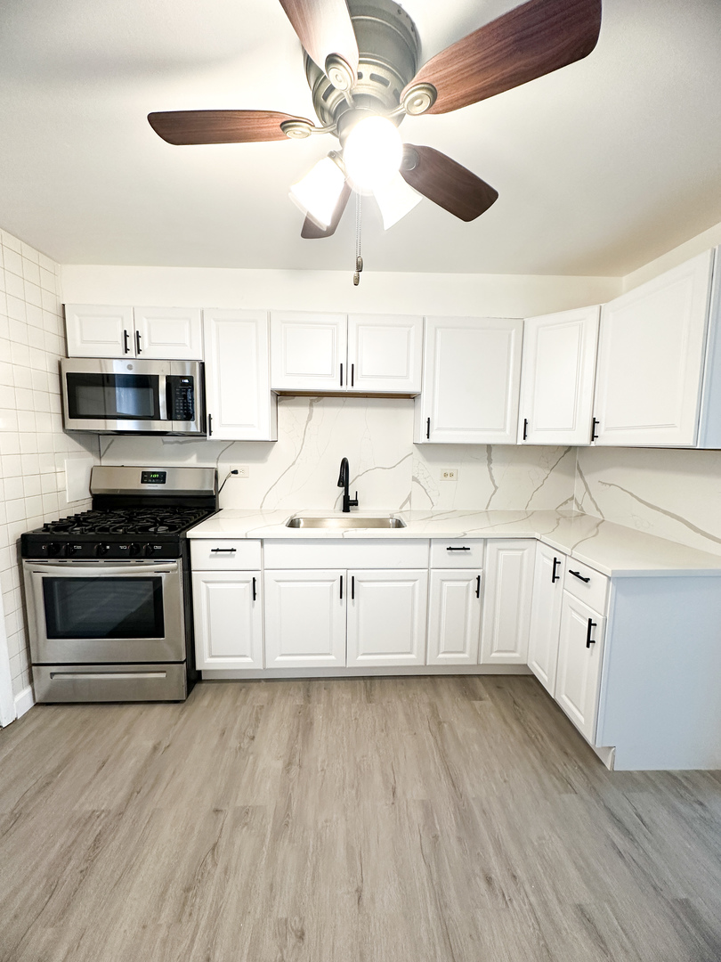 7019 North Ridge Boulevard, Unit 3D Chicago, IL 60645 - Photo 4 of 11