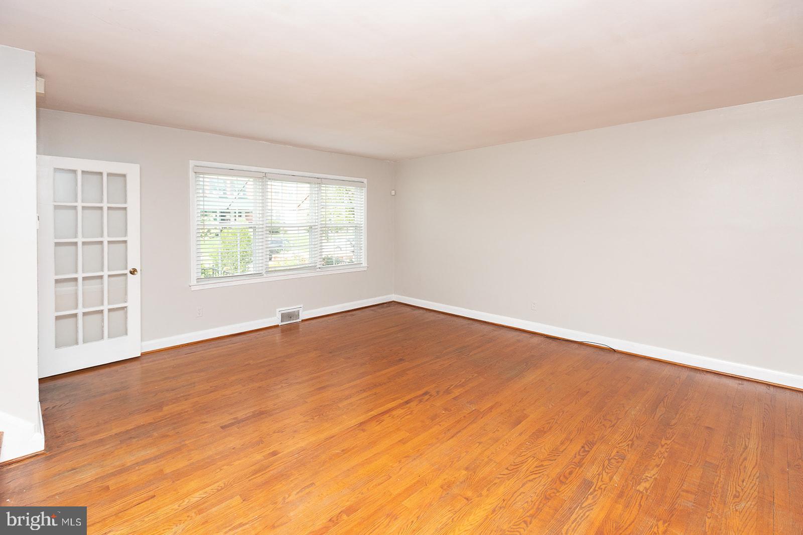 8133 Pleasant Plains Road Baltimore, MD 21286 - Photo 2 of 18 Spacious Living Room