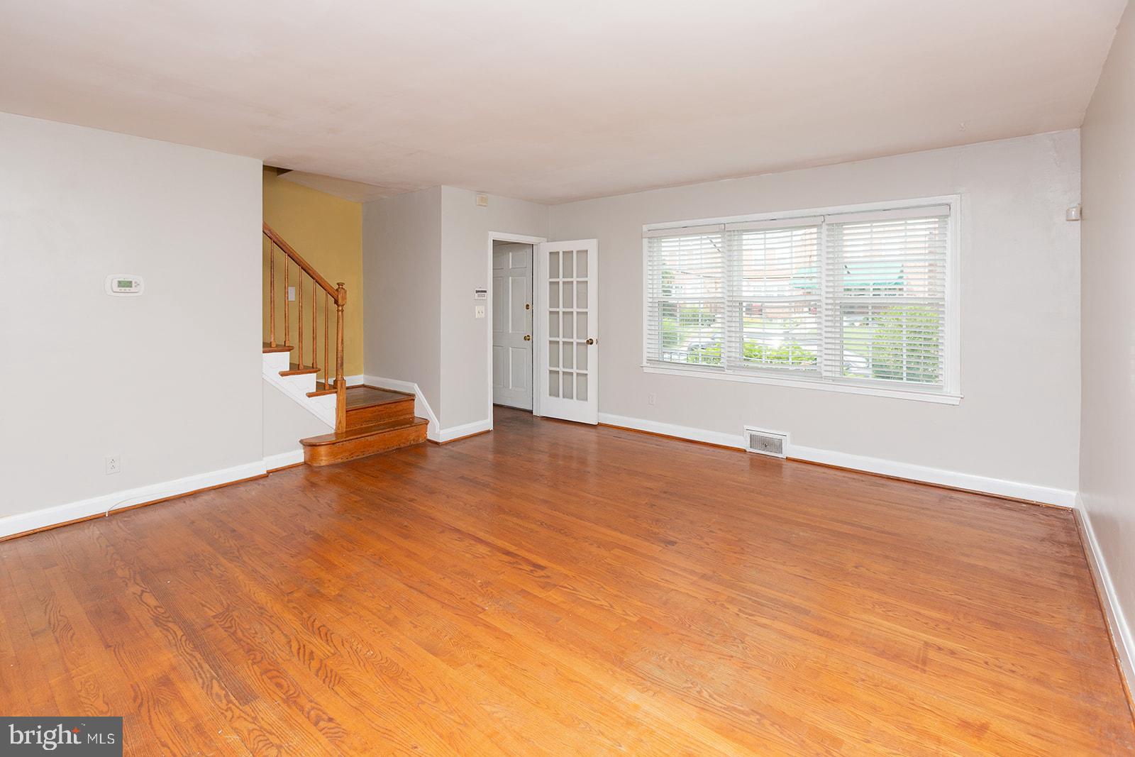 8133 Pleasant Plains Road Baltimore, MD 21286 - Photo 3 of 18 Foyer with coat closet before you enter Li