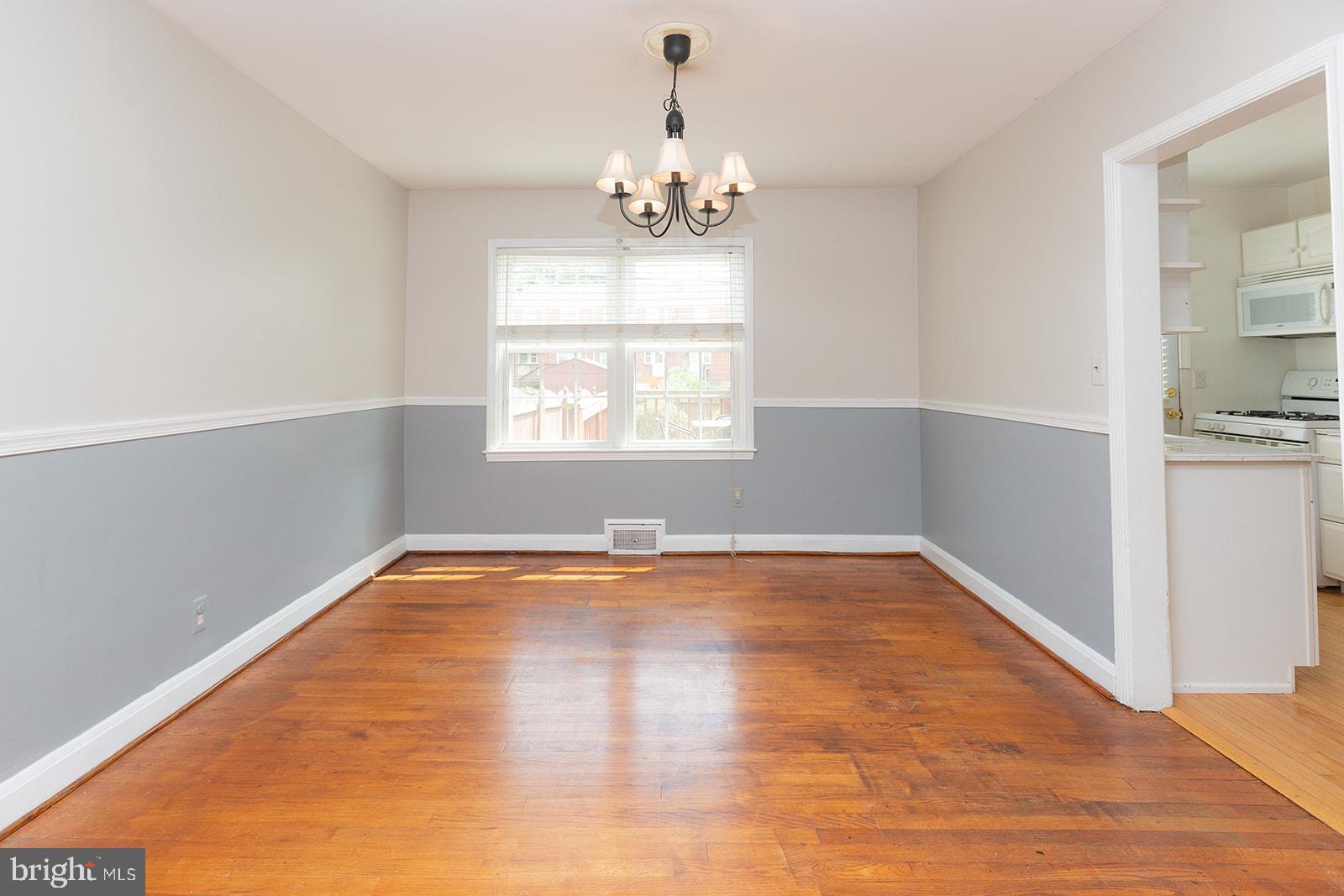 8133 Pleasant Plains Road Baltimore, MD 21286 - Photo 5 of 18 Sunfilled Dining Room