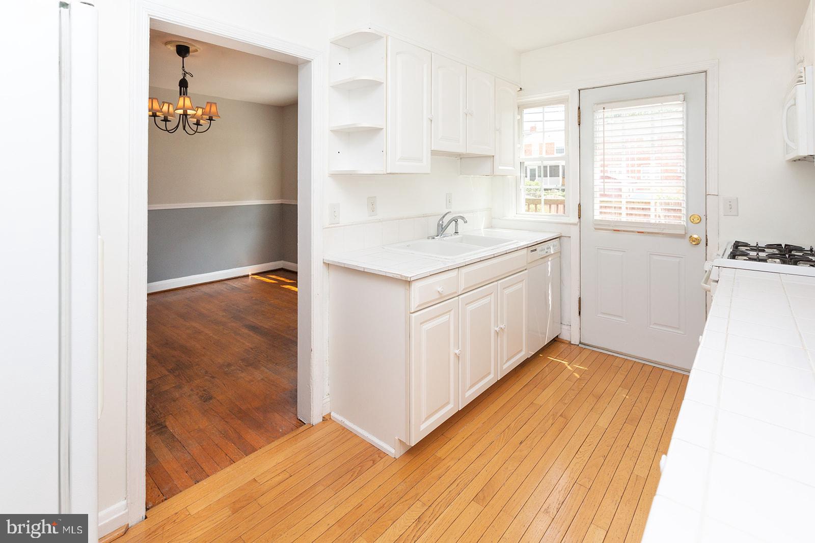 8133 Pleasant Plains Road Baltimore, MD 21286 - Photo 7 of 18 Lots of counter space