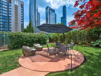 $1,500,000 | 240 East Illinois Street, Unit 903, Chicago, IL 60611