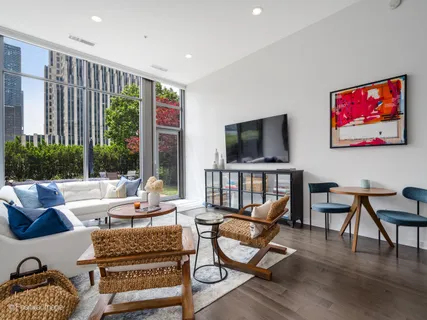 $1,500,000 | 240 East Illinois Street, Unit 903, Chicago, IL 60611