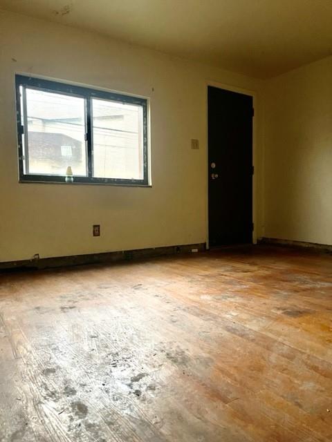 8 Rosamond Street McKees Rocks, PA 15136 - Photo 11 of 11 an empty room with window