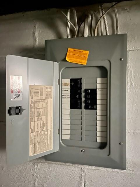 8 Rosamond Street McKees Rocks, PA 15136 - Photo 7 of 11 a view of entryway