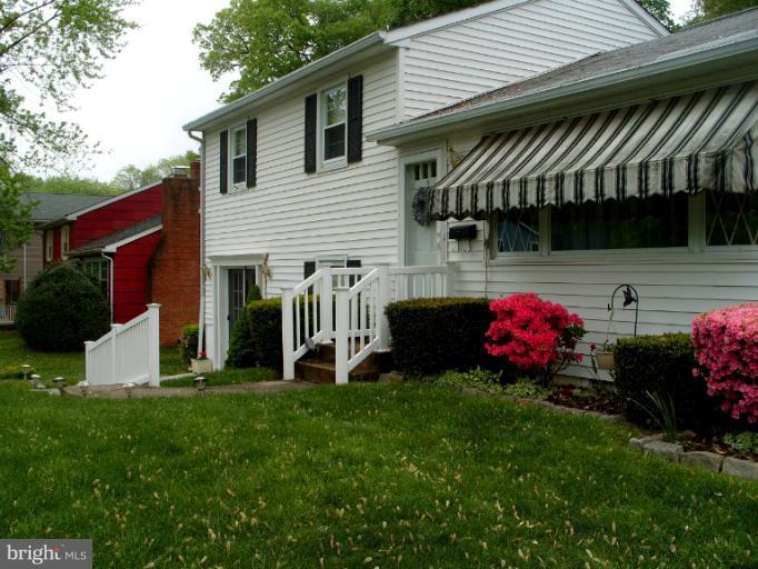 2022 Rollingwood Road Catonsville, MD 21228 - Photo 18 of 30 Exterior (Front)