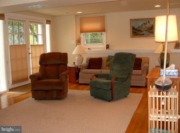2022 Rollingwood Road Catonsville, MD 21228 - Photo 21 of 30 Family Room