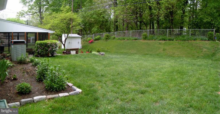 2022 Rollingwood Road Catonsville, MD 21228 - Photo 22 of 30 Exterior (Rear)