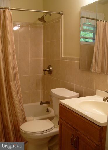 2022 Rollingwood Road Catonsville, MD 21228 - Photo 25 of 30 Bath