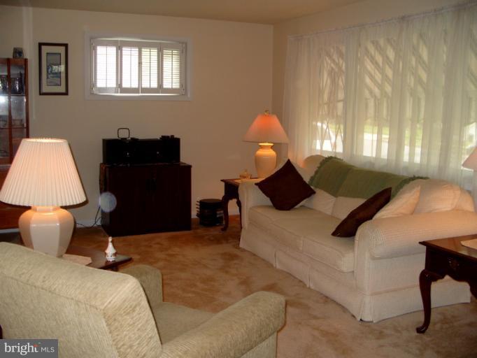 2022 Rollingwood Road Catonsville, MD 21228 - Photo 28 of 30 Living Room