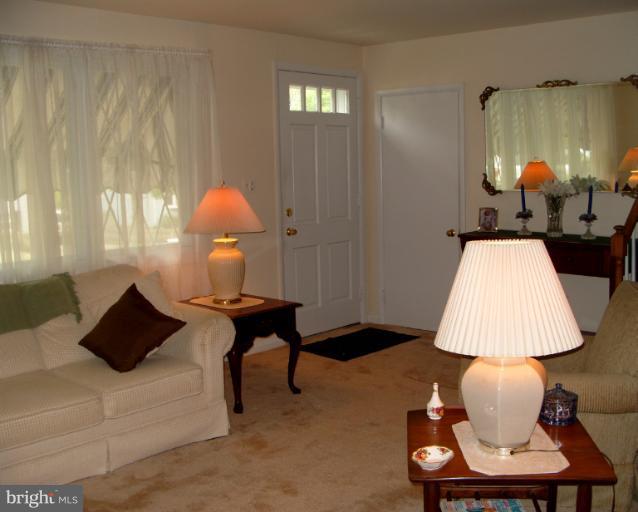2022 Rollingwood Road Catonsville, MD 21228 - Photo 4 of 30 Living Room
