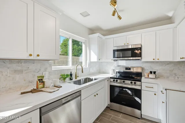 $430,000 | 1410 East Topeka Drive, Phoenix, AZ 85024