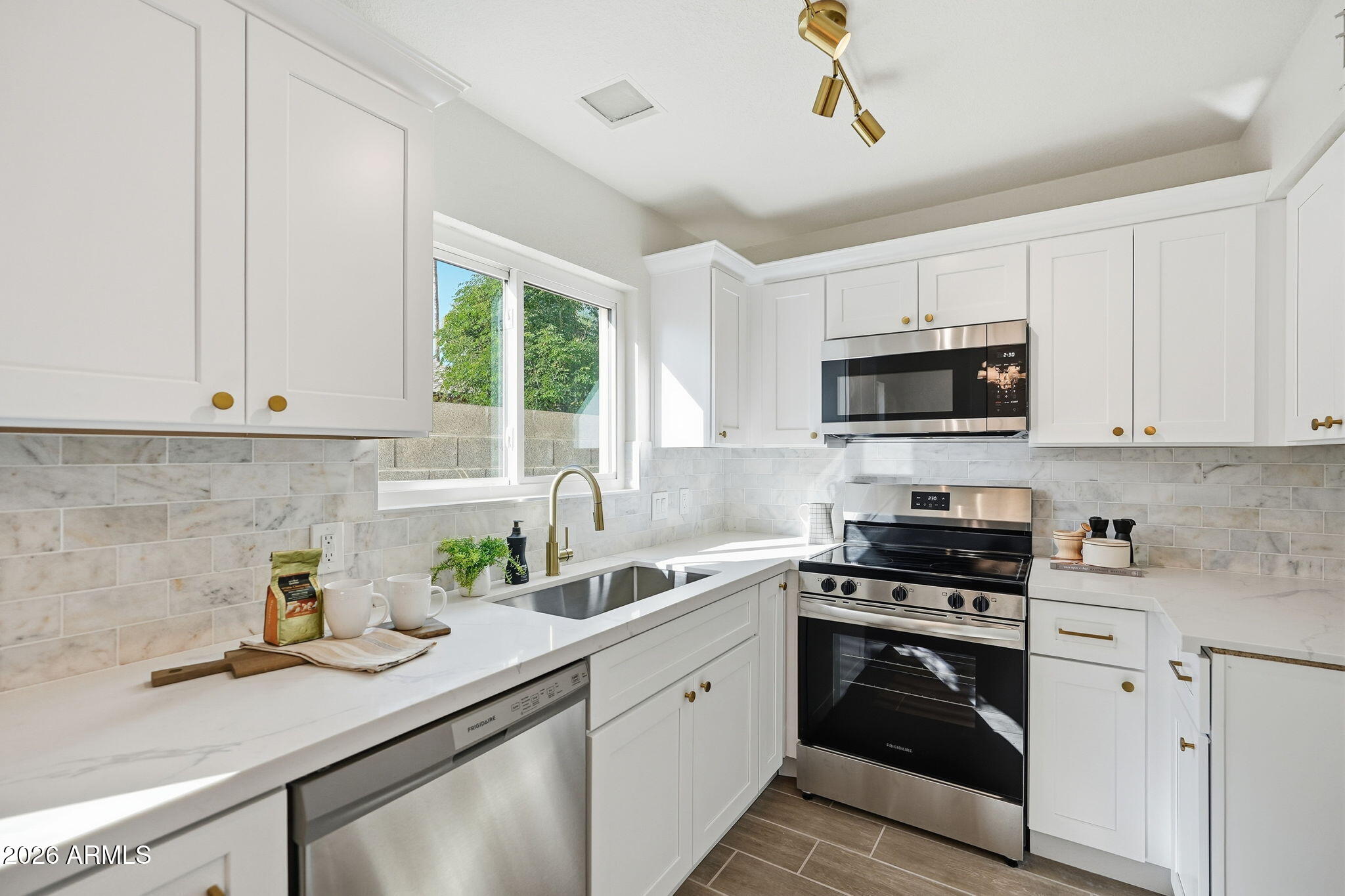 1410 East Topeka Drive Phoenix, AZ 85024 - Photo 12 of 32 Kitchen