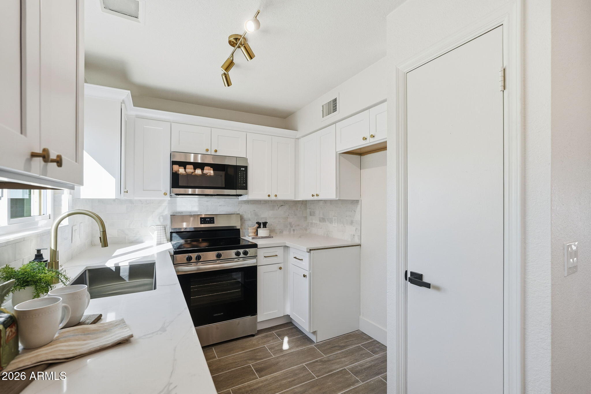 1410 East Topeka Drive Phoenix, AZ 85024 - Photo 13 of 32 Kitchen