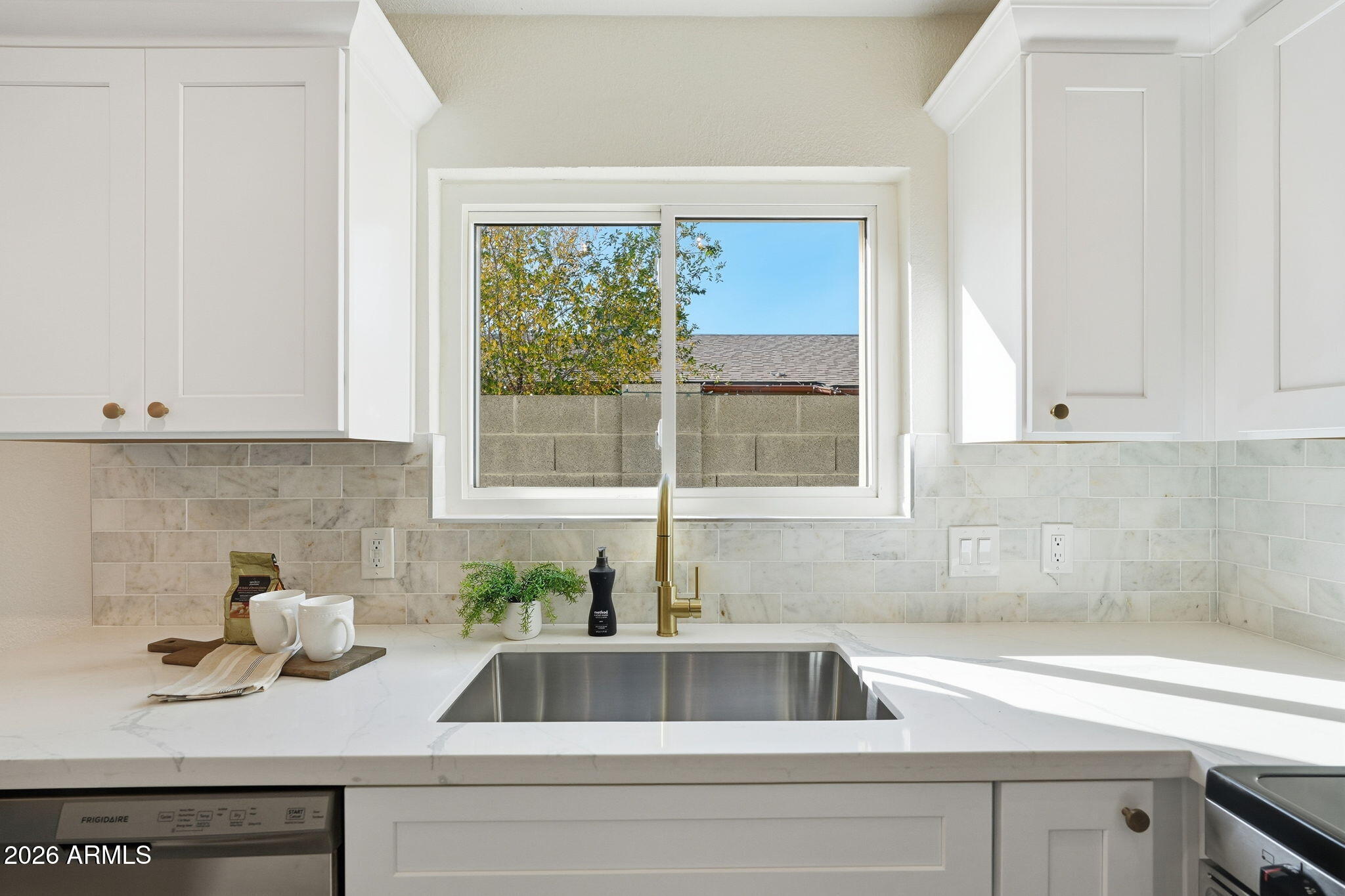 1410 East Topeka Drive Phoenix, AZ 85024 - Photo 14 of 32 Kitchen
