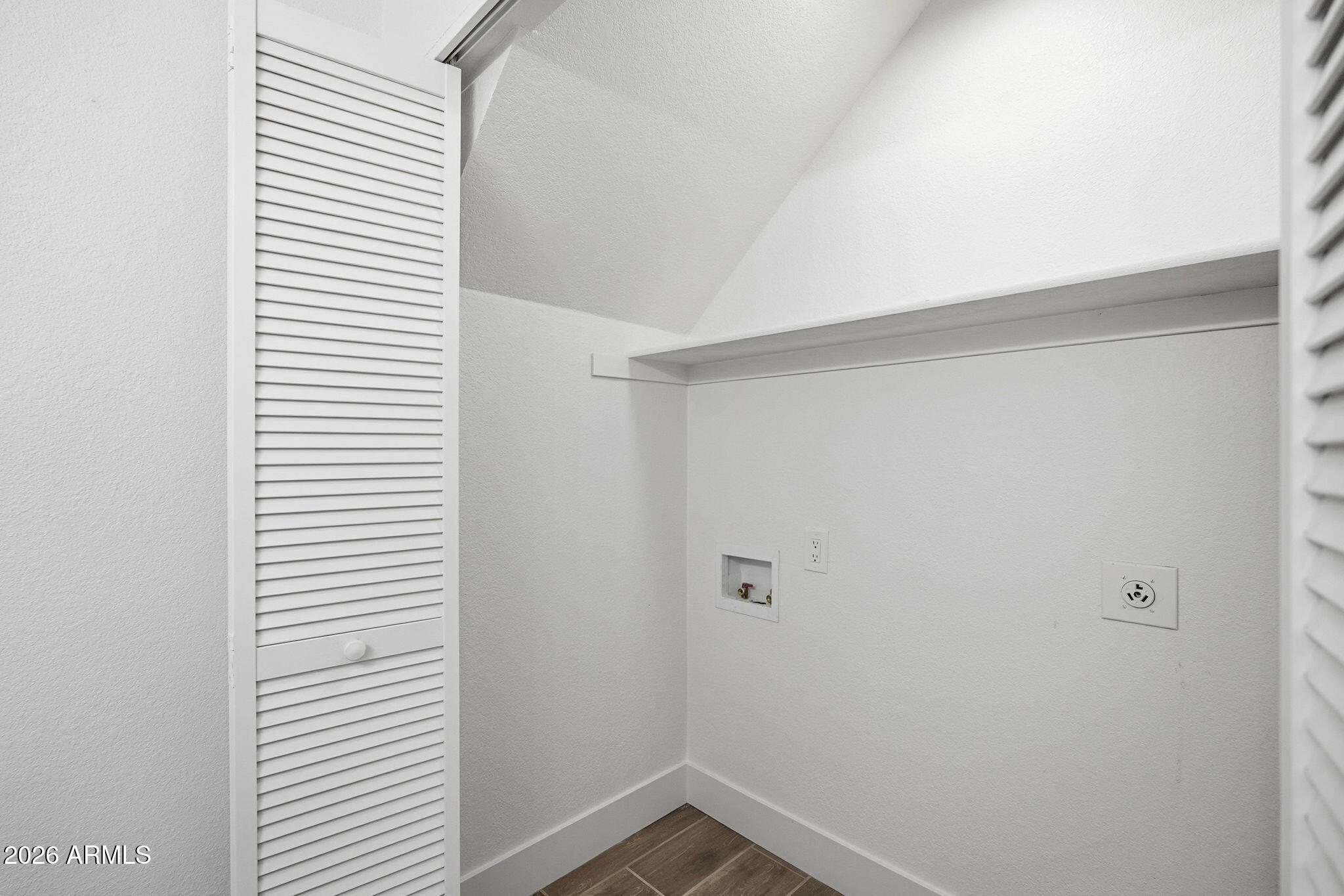 1410 East Topeka Drive Phoenix, AZ 85024 - Photo 17 of 32 Laundry