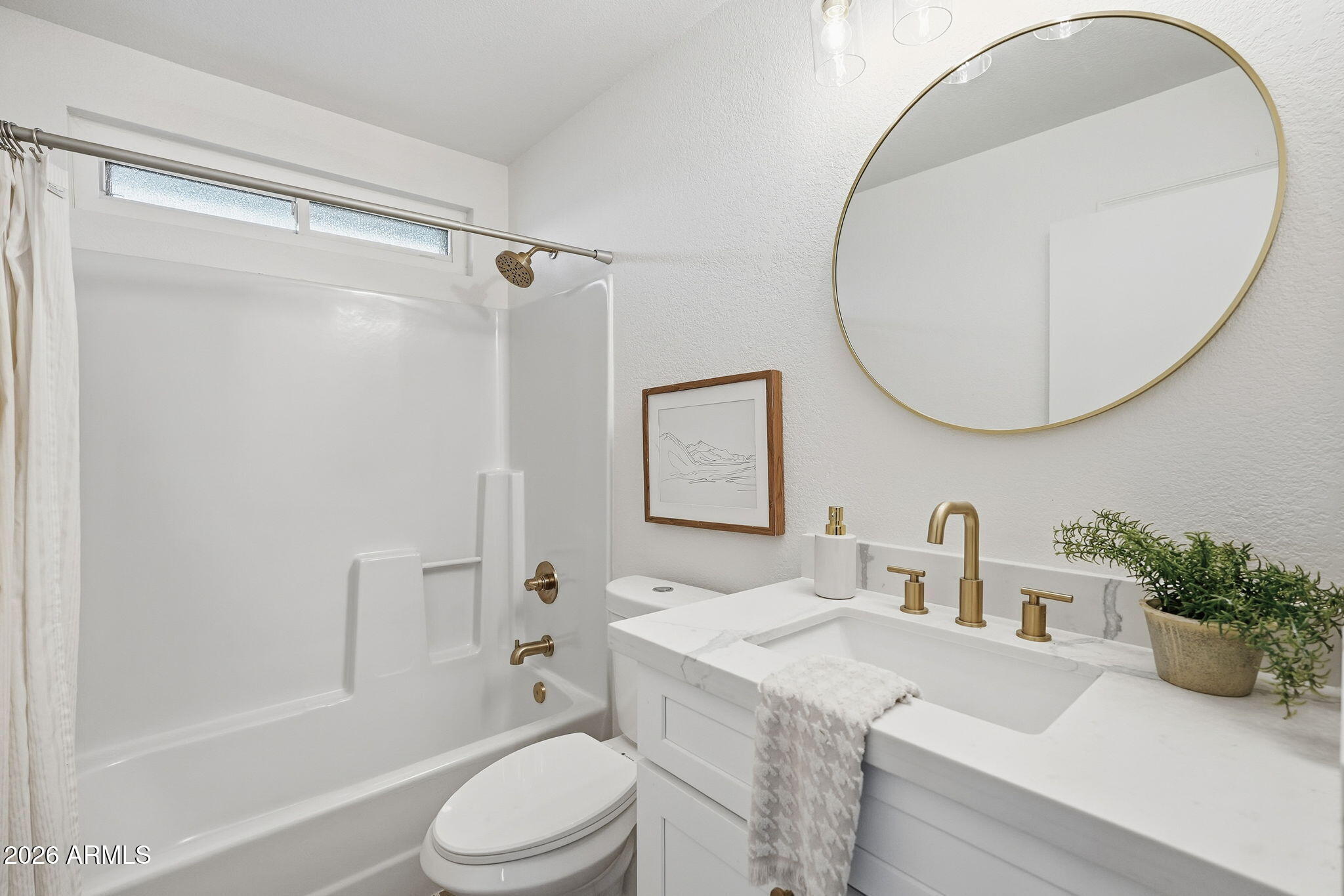 1410 East Topeka Drive Phoenix, AZ 85024 - Photo 26 of 32 Hall Full Bath