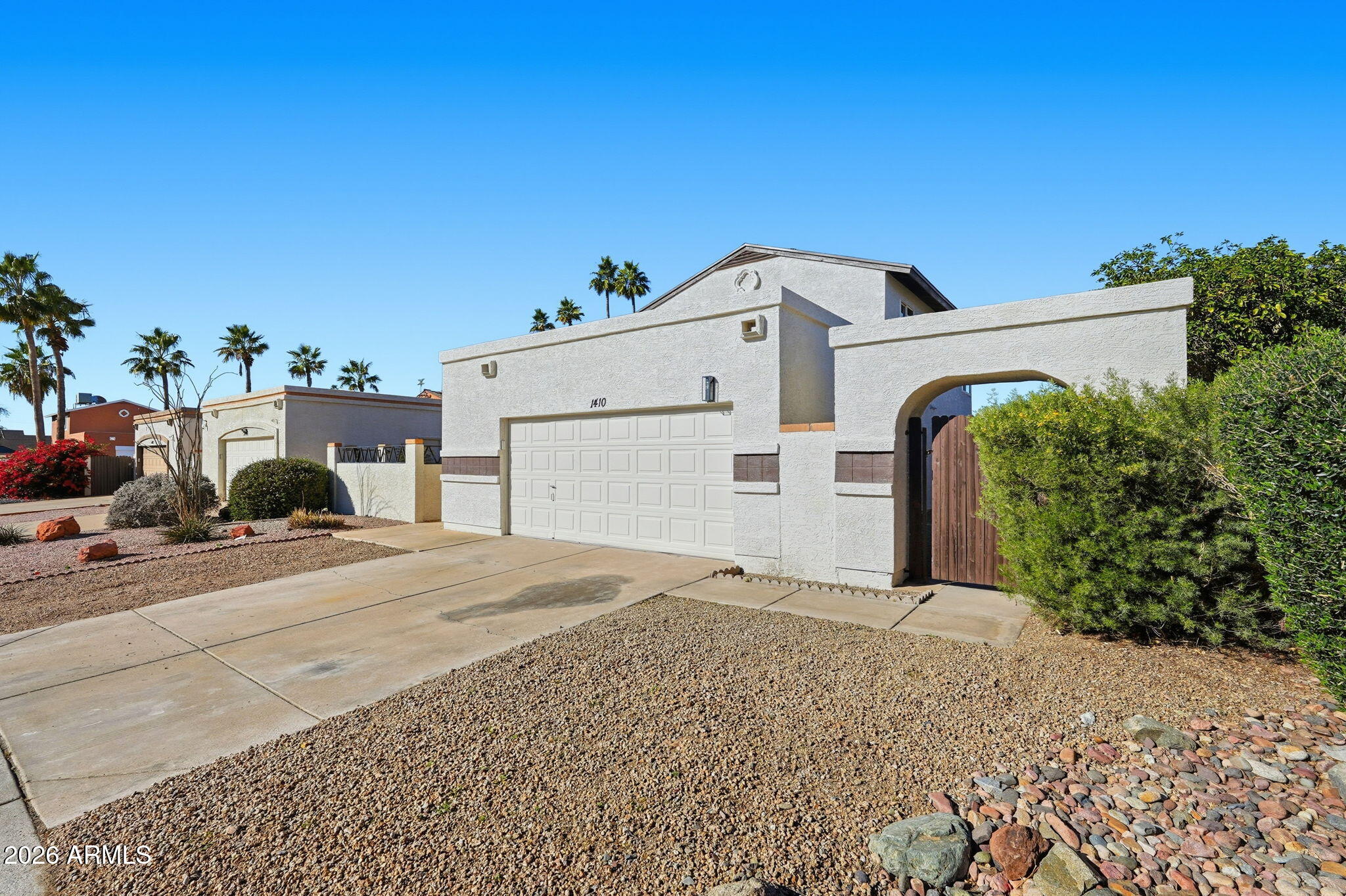 1410 East Topeka Drive Phoenix, AZ 85024 - Photo 3 of 32 003_ListerPros