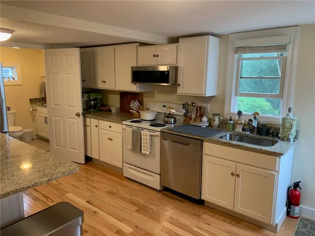 $3,100 | 34 Callender Avenue, Unit 2, Newport, RI 02840