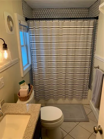 $3,100 | 34 Callender Avenue, Unit 2, Newport, RI 02840