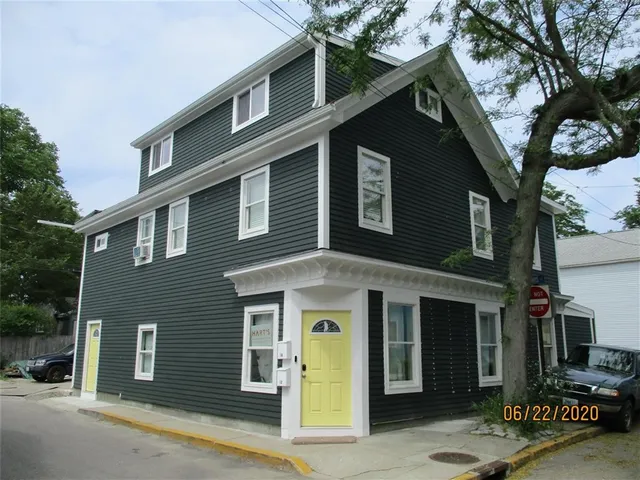 $3,100 | 34 Callender Avenue, Unit 2, Newport, RI 02840