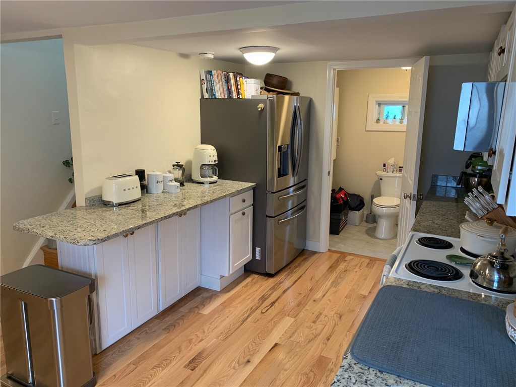 34 Callender Avenue, Unit 2 Newport, RI 02840 - Photo 3 of 20