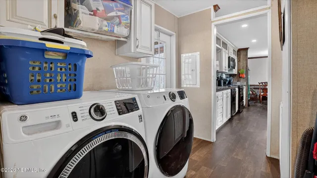 a view of entryway with washer and dryer