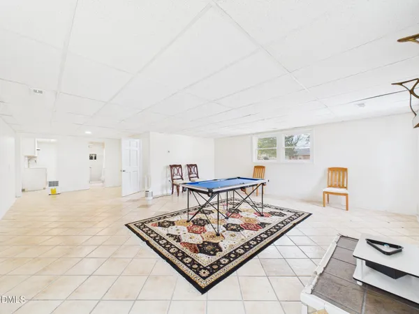 a picture of a bench in a cabinet