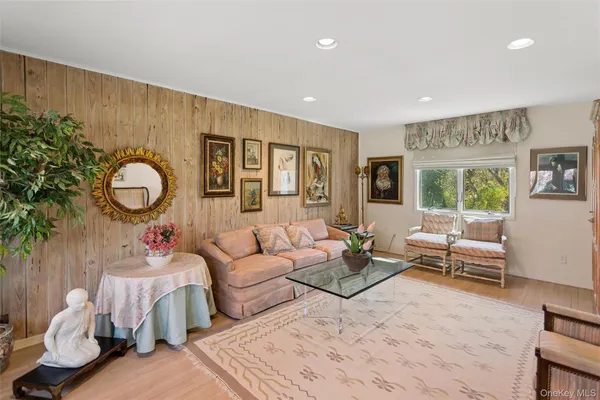 $1,168,000 | 49 Saratoga Drive, Jericho, NY 11753