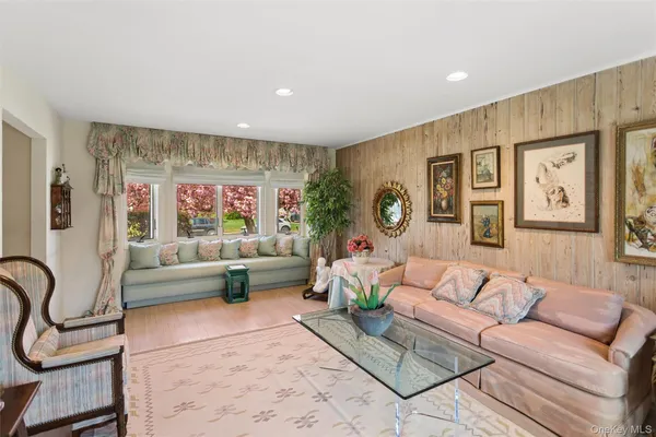 $1,168,000 | 49 Saratoga Drive, Jericho, NY 11753